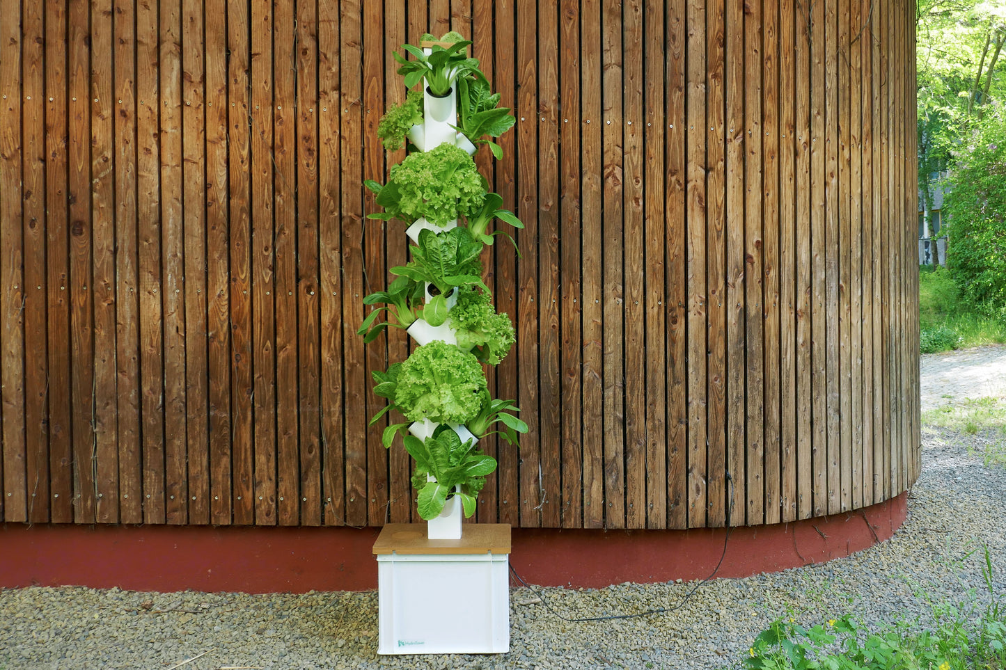 Auf Terrasse, Balkon oder Garten ist der HydroTower als vertikaler Garten Platzsparend