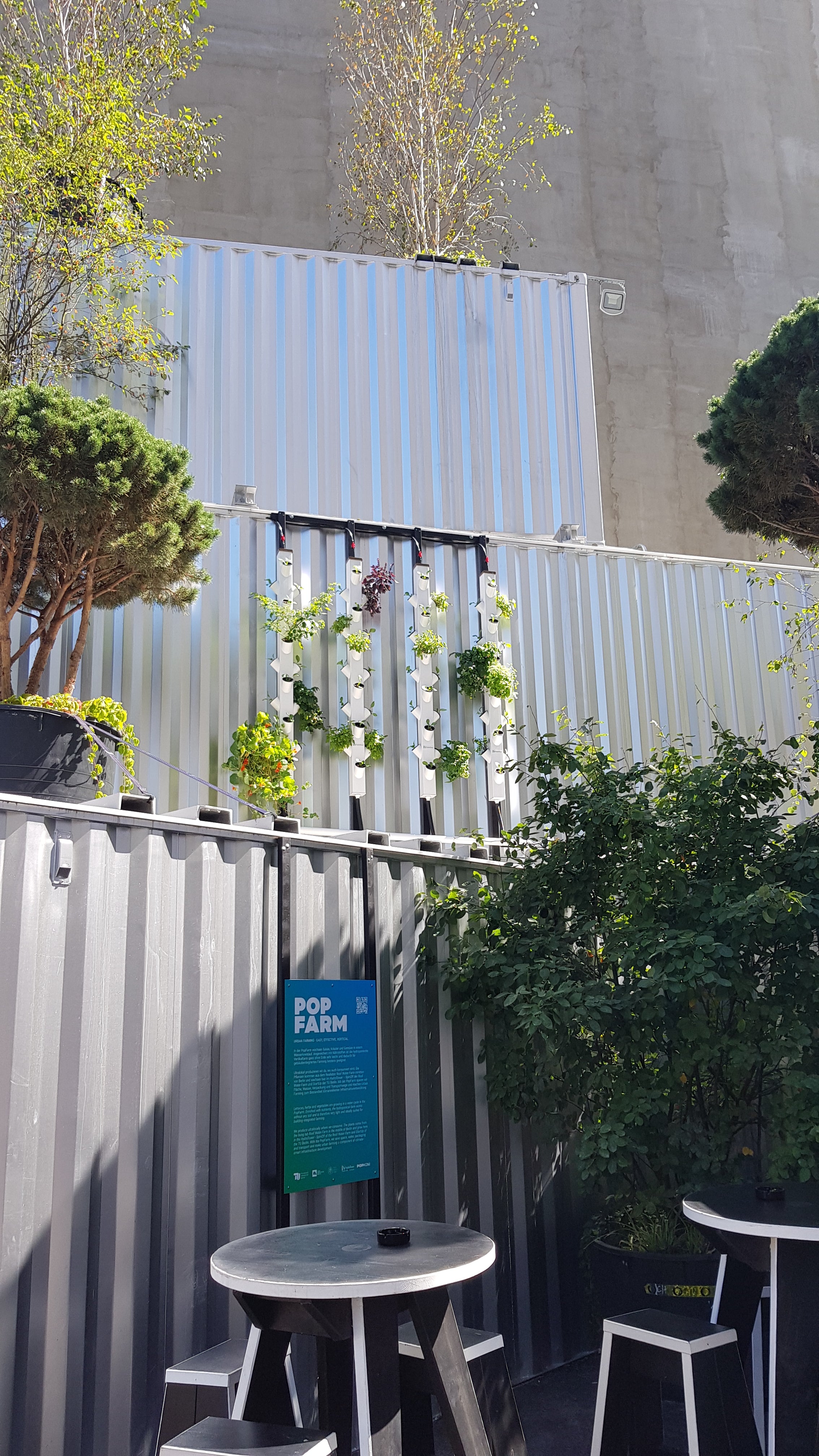 Urban Farming mitten in Berlin als hydroponische Vertikalfarm